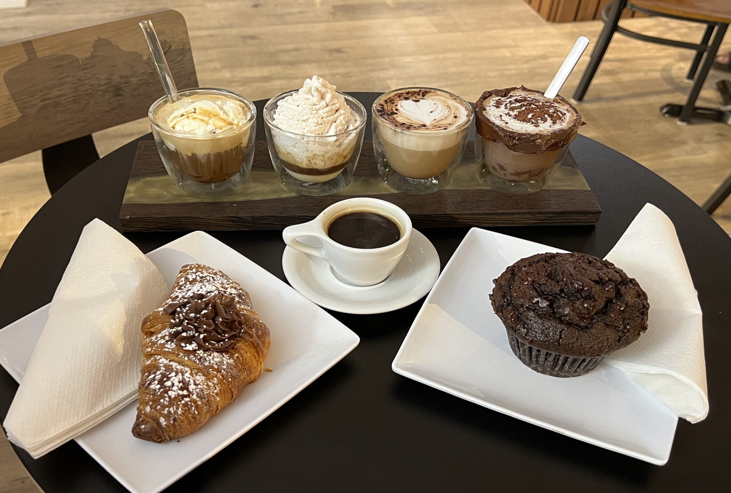 Lemont Coffee Lounge: A Flavorful Haven in Downtown Clermont!